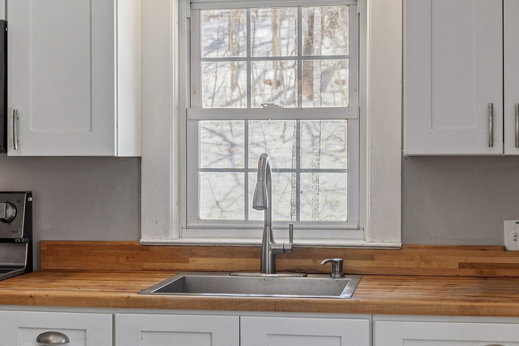 594 Betty Spring Road Gardner, MA 01440 - Photo 7 of 42 Gallery Image 7