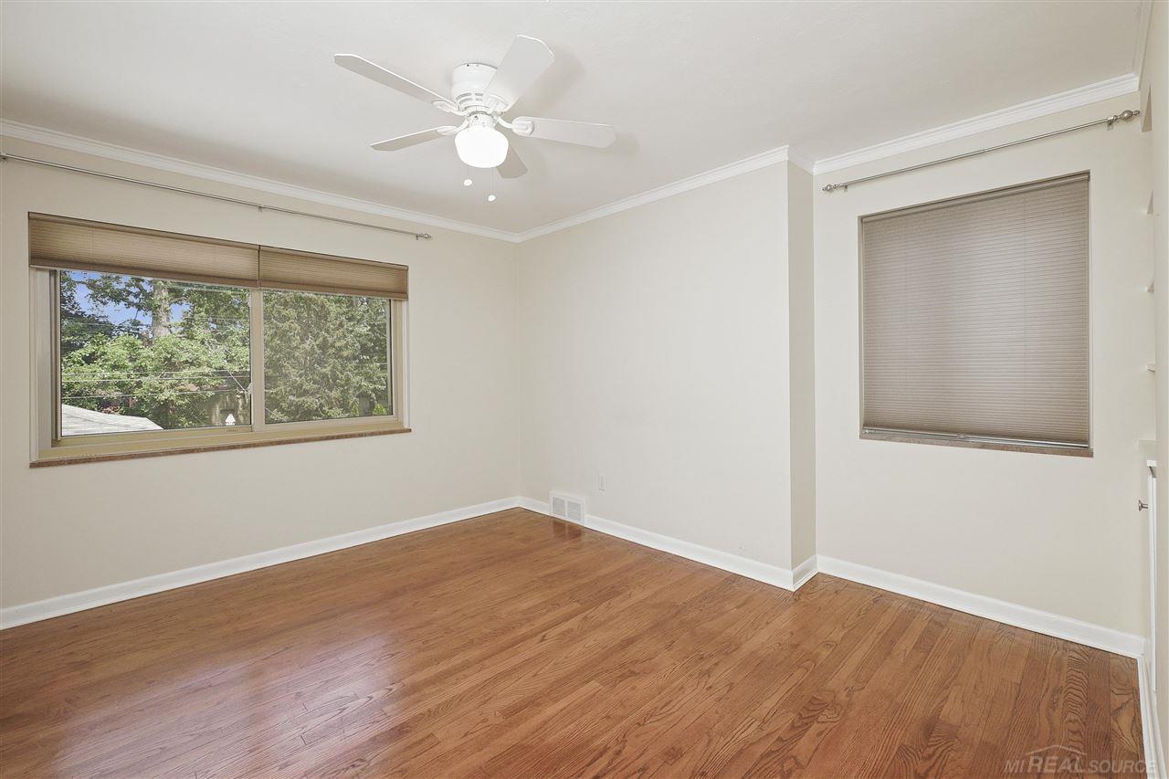 1622 Prestwick Road Grosse Pointe Woods, MI 48236 - Photo 22 of 39