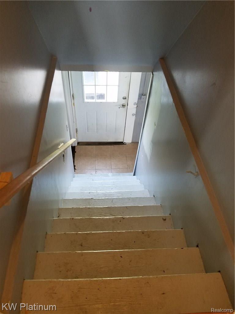 2724 Dearborn Avenue Rochester, MI 48309 - Photo 3 of 15 20180506_094339.jpg