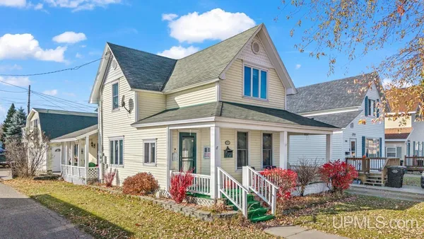 $156,500 | 410 South 11th Street, Gladstone, MI 49837