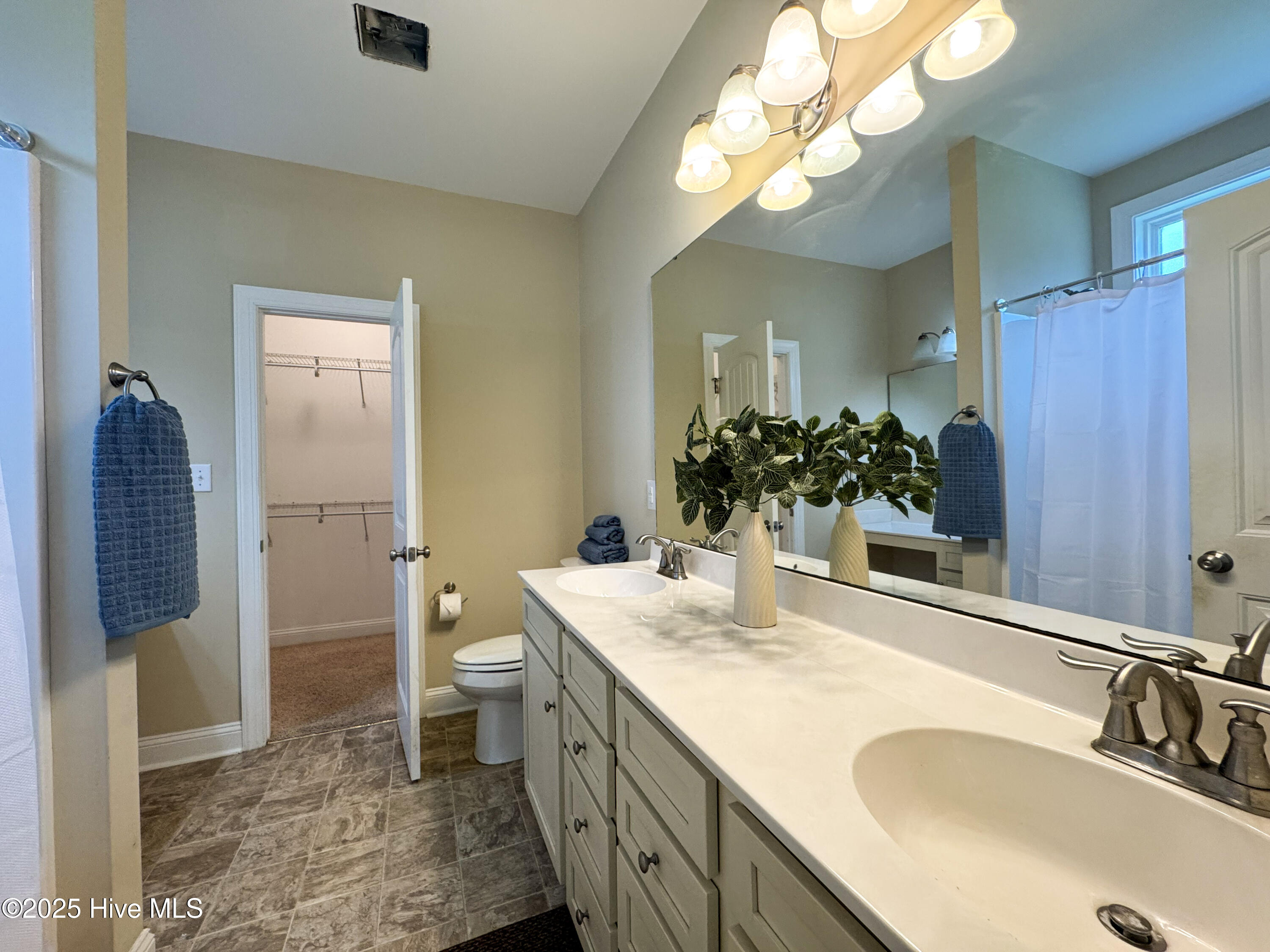 107 Neptune Court Havelock, NC 28532 - Photo 8 of 26 Primary Suite