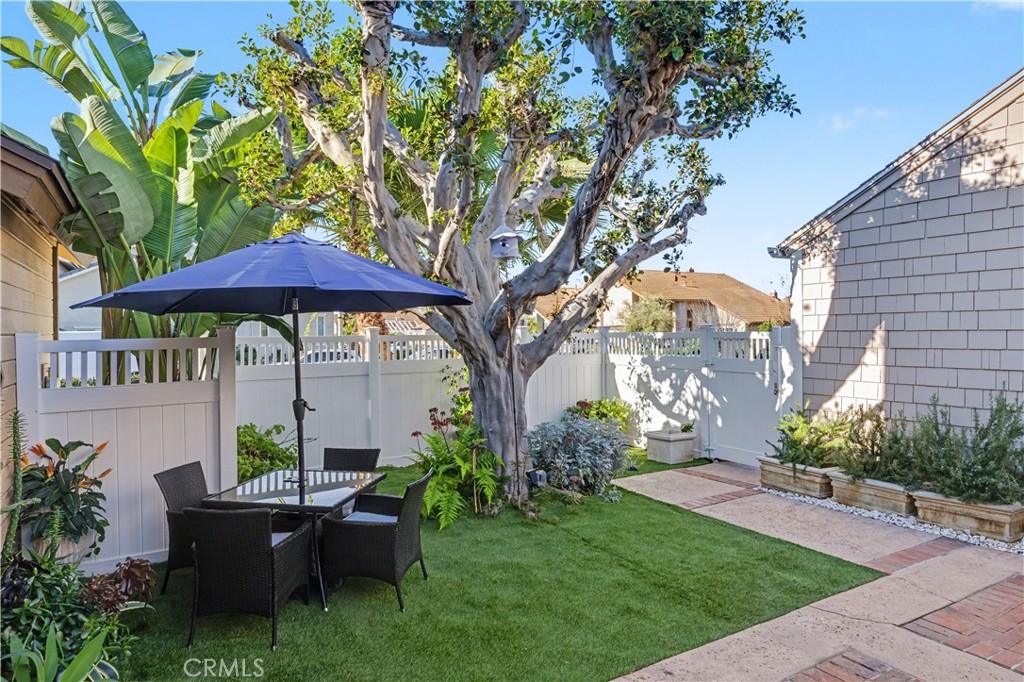 8 Monticello Irvine, CA 92620 - Photo 4 of 52