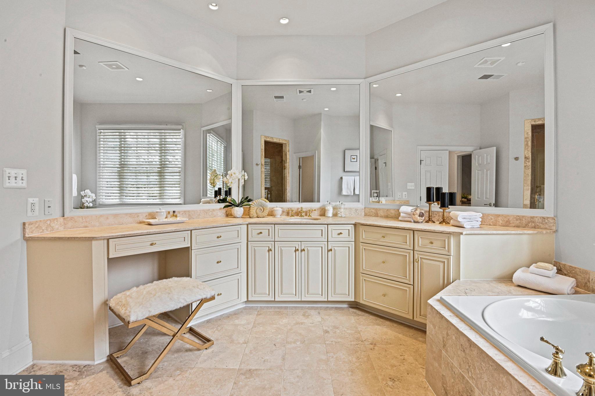 1064 Silent Ridge Court McLean, VA 22102 - Photo 28 of 70 Primary Bathroom
