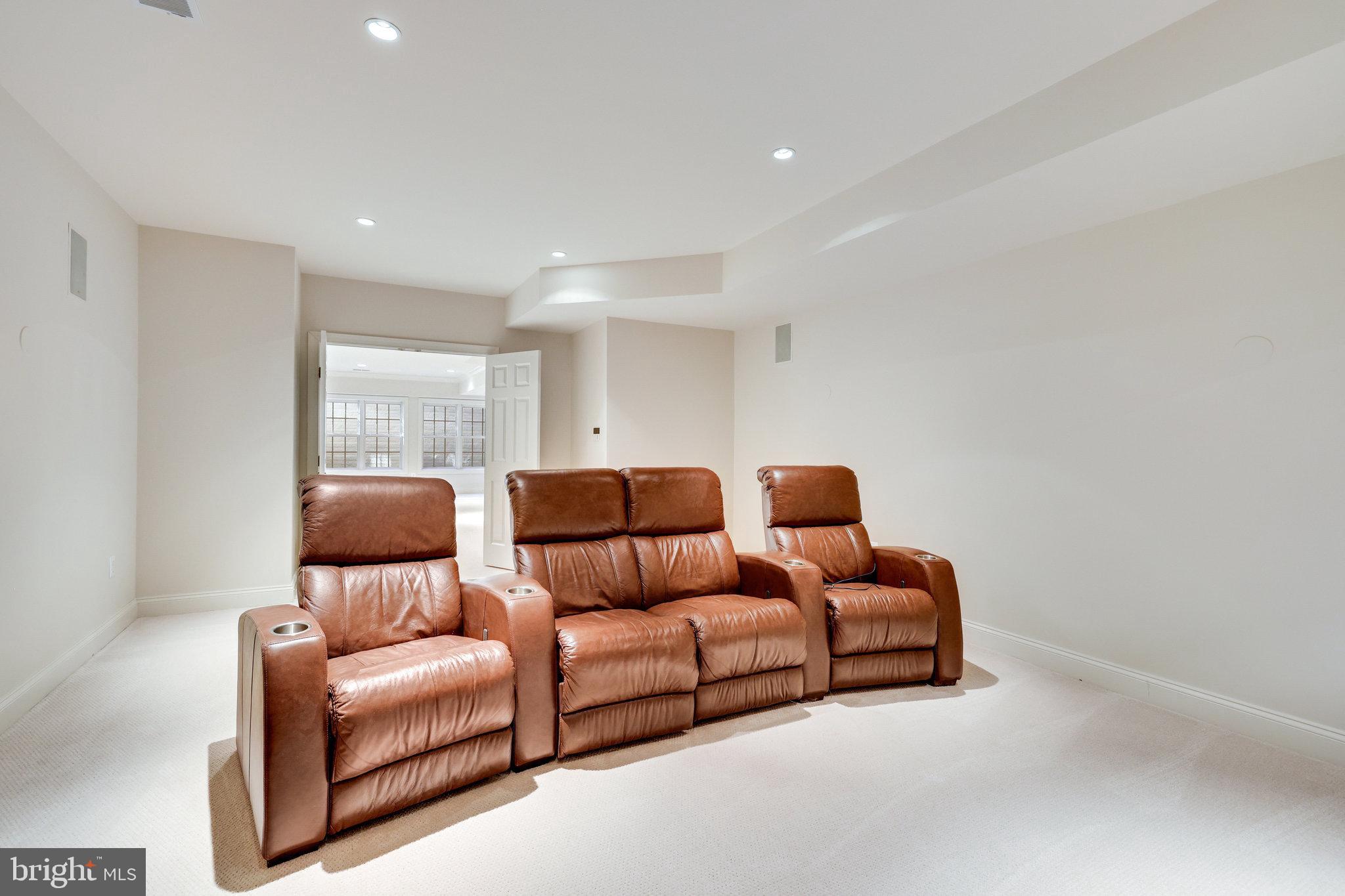 1064 Silent Ridge Court McLean, VA 22102 - Photo 49 of 70 a living room with furniture