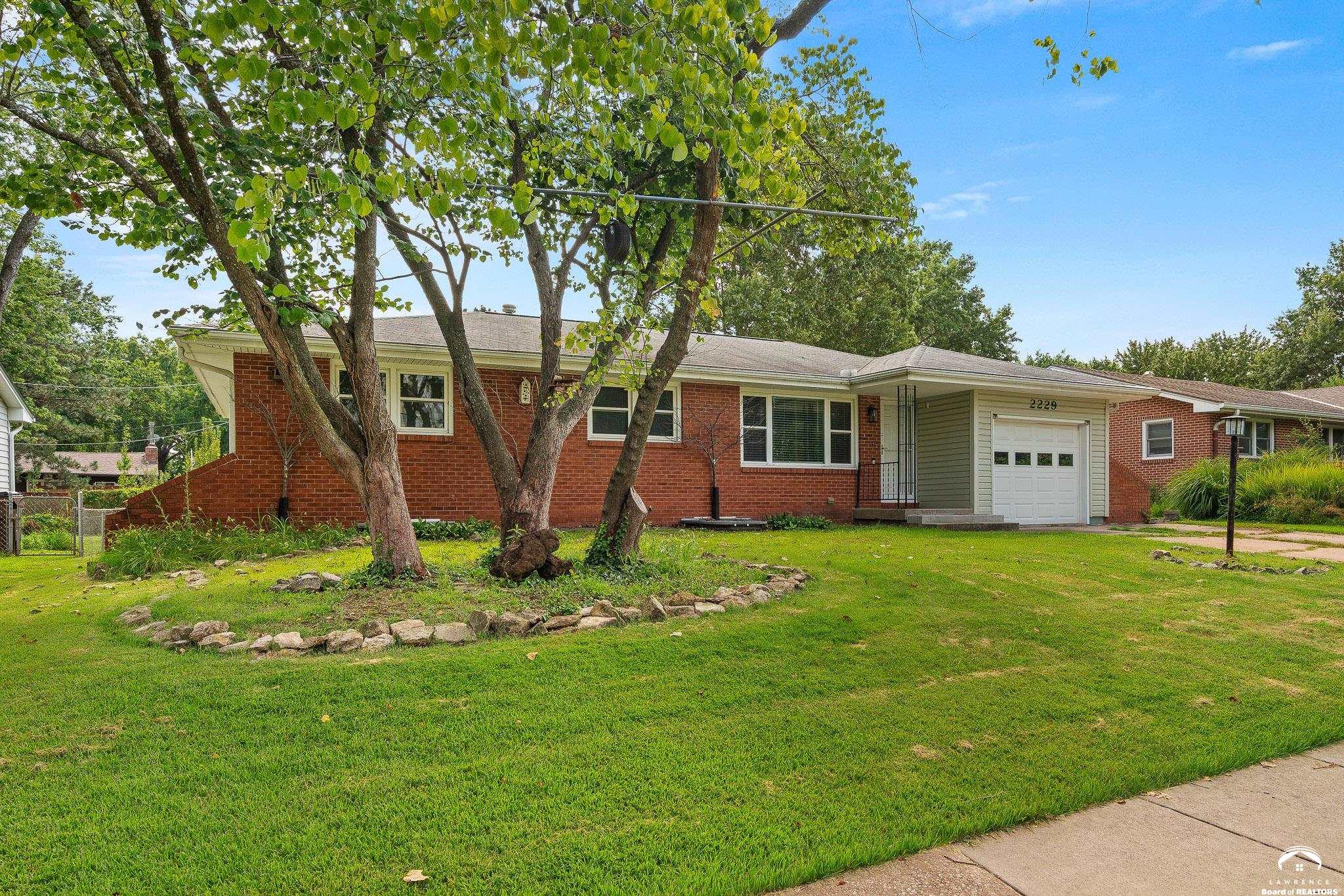 2229 Westchester Road Lawrence, KS 66049 - Photo 2 of 44