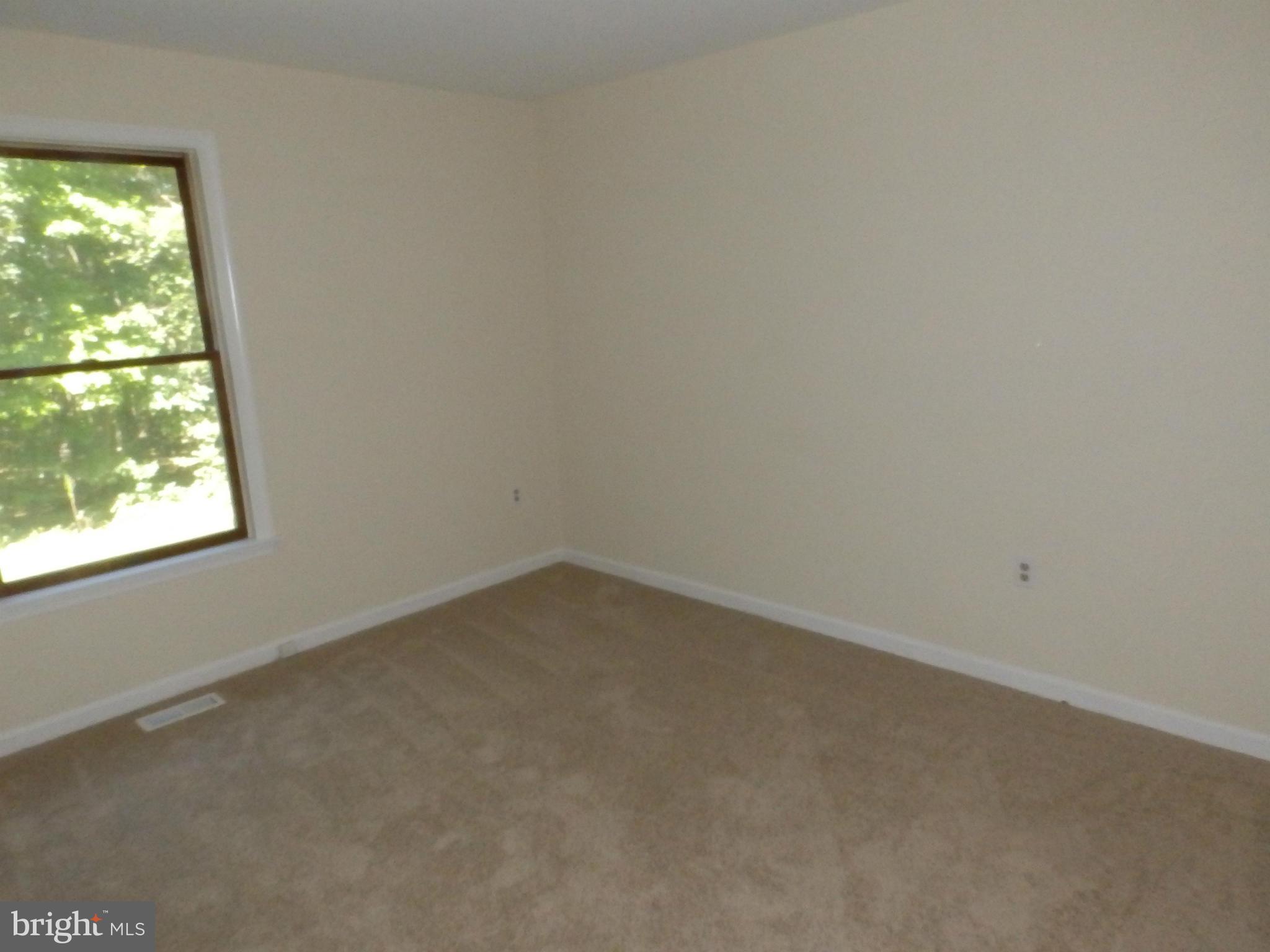 5250 Hoffmanville Road Manchester, MD 21102 - Photo 10 of 29 a room that has a window