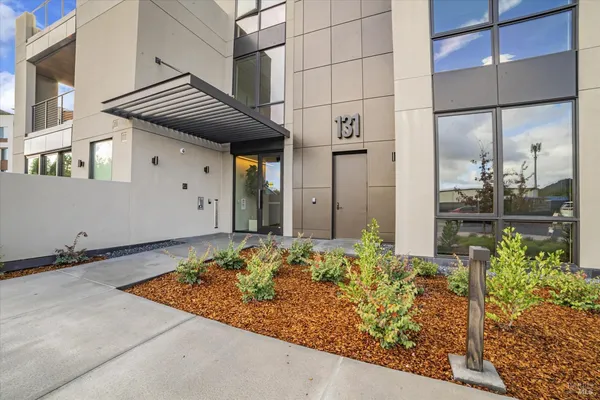 $899,000 | 131 Sawmill Circle, Unit 203, Healdsburg, CA 95448