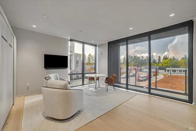 $899,000 | 131 Sawmill Circle, Unit 203, Healdsburg, CA 95448