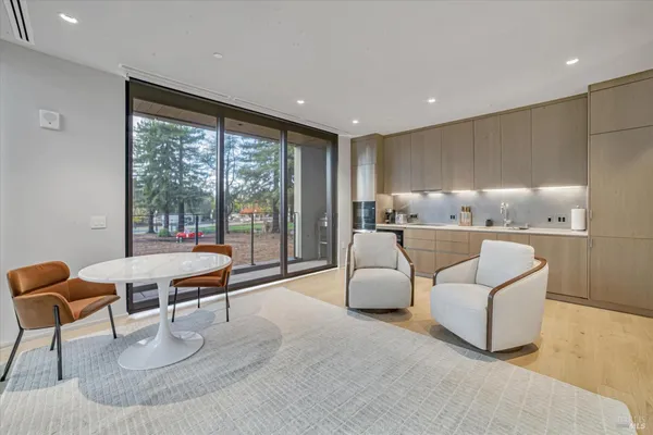 $899,000 | 131 Sawmill Circle, Unit 203, Healdsburg, CA 95448