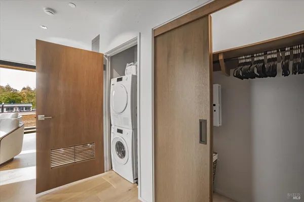 $899,000 | 131 Sawmill Circle, Unit 203, Healdsburg, CA 95448