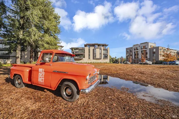 $899,000 | 131 Sawmill Circle, Unit 203, Healdsburg, CA 95448