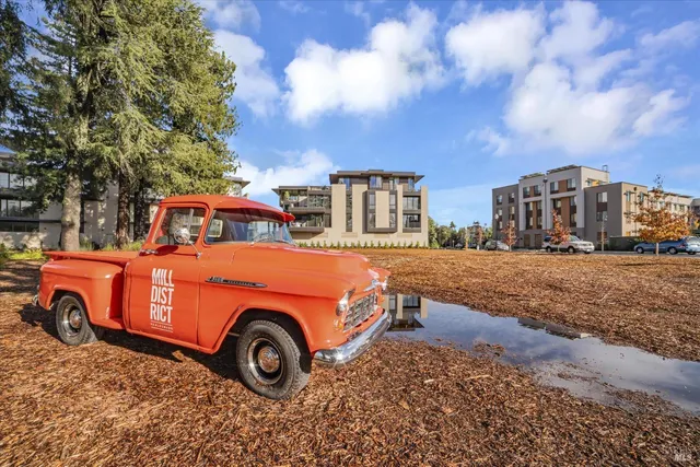 $899,000 | 131 Sawmill Circle, Unit 203, Healdsburg, CA 95448
