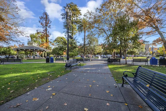 $899,000 | 131 Sawmill Circle, Unit 203, Healdsburg, CA 95448