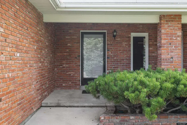 $565,000 | 1940 Kingsbury Drive, Casper, WY 82609