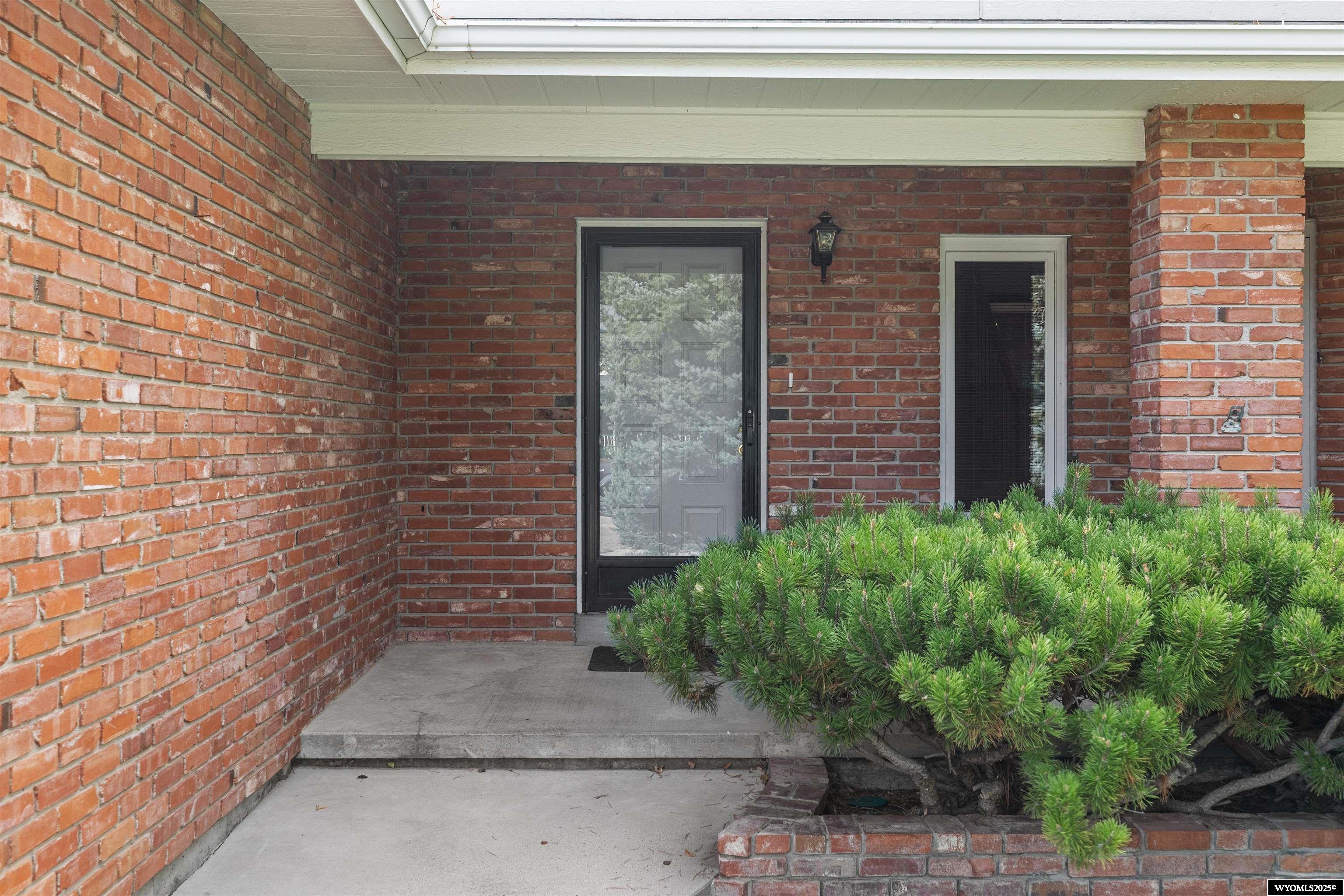 1940 Kingsbury Drive Casper, WY 82609 - Photo 3 of 50