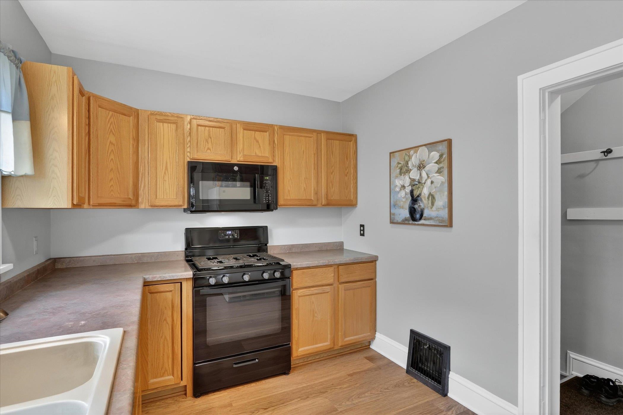 953 Oak Street Beloit, WI 53511 - Photo 13 of 40