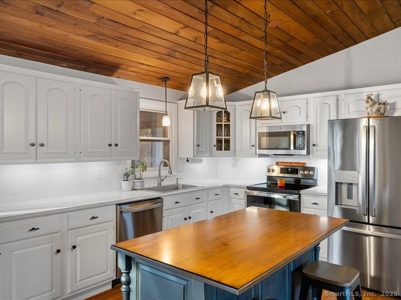 73 Airline Road Clinton, CT 06413 - Photo 7 of 29