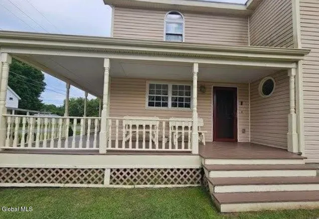 $389,000 | 37 Perry Lane, Cambridge, NY 12816