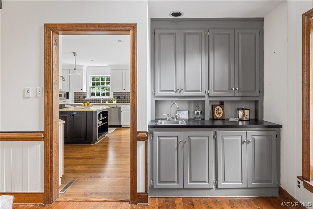 3022 River Hills Lane Midlothian, VA 23113 - Photo 12 of 45 a kitchen with granite countertop a stove and cabinets