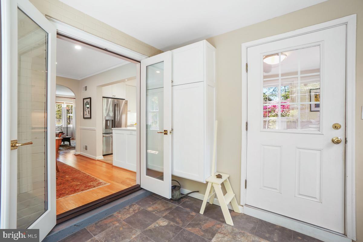 409 Hamilton Avenue Silver Spring, MD 20901 - Photo 16 of 46 sun room or den