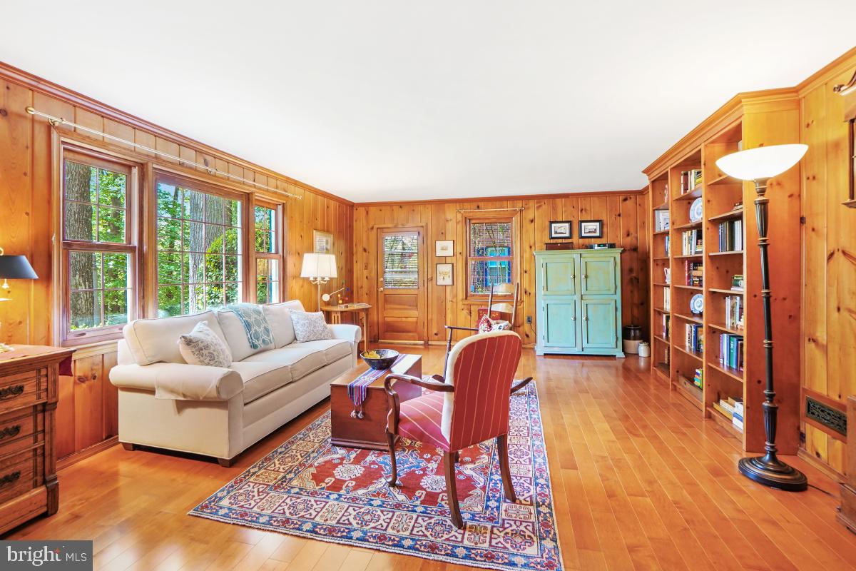 409 Hamilton Avenue Silver Spring, MD 20901 - Photo 31 of 46 warm family room