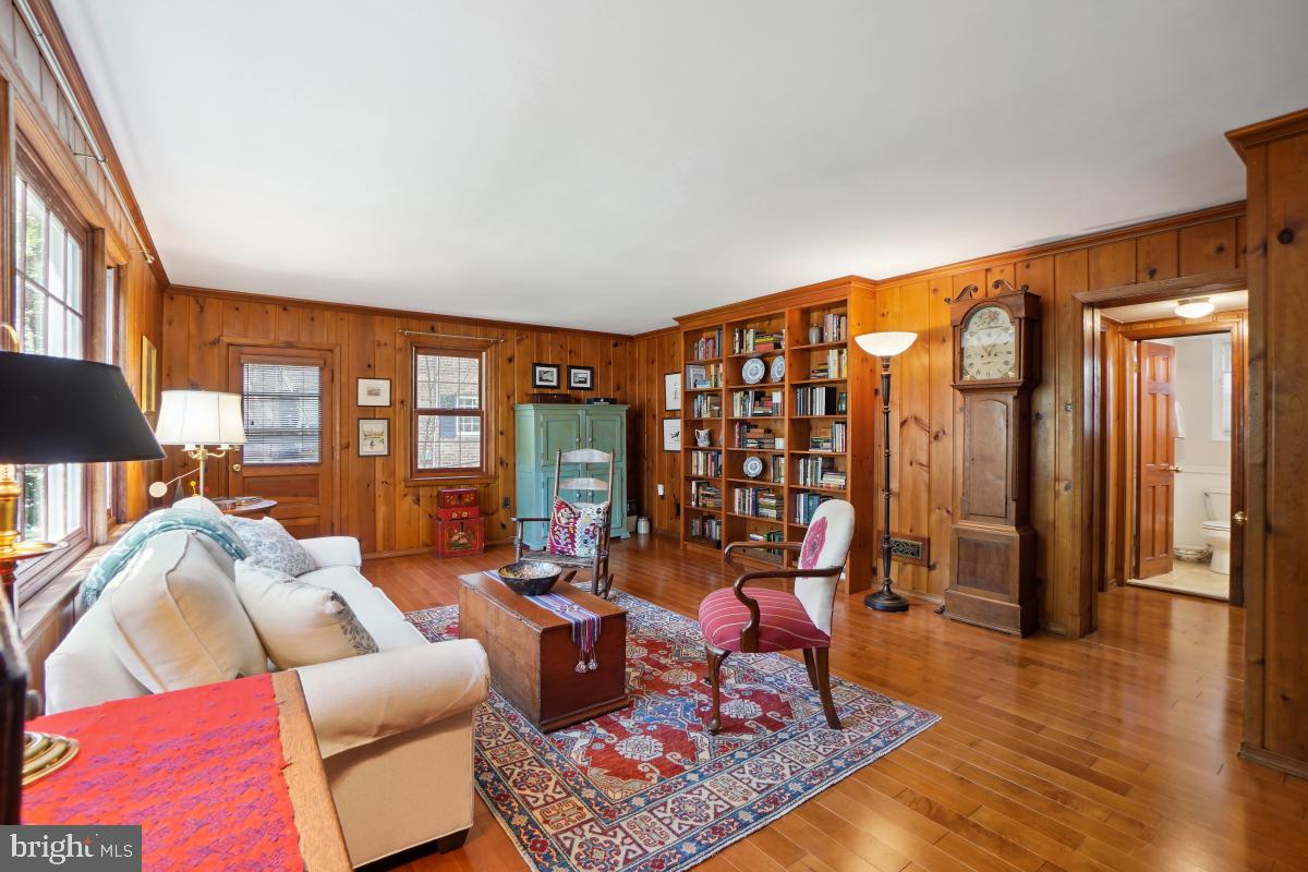 409 Hamilton Avenue Silver Spring, MD 20901 - Photo 32 of 46 built ins