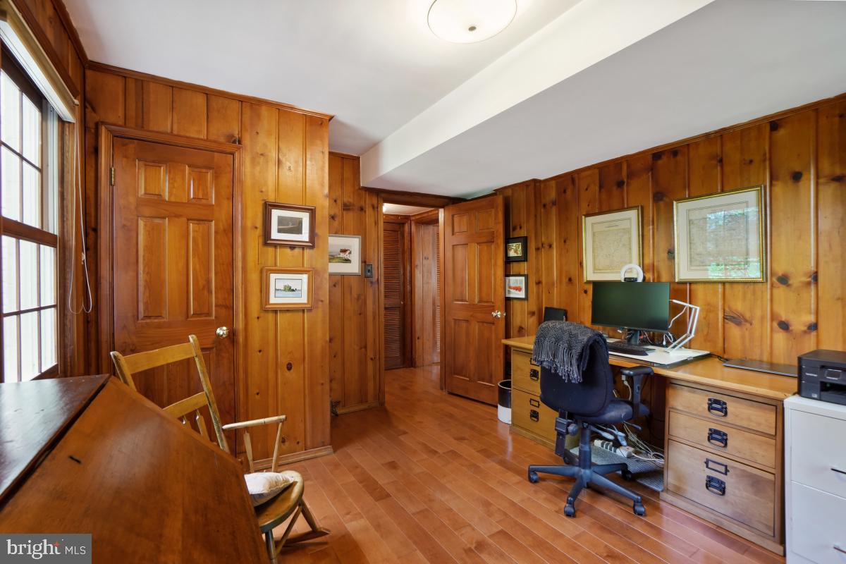 409 Hamilton Avenue Silver Spring, MD 20901 - Photo 37 of 46 or office