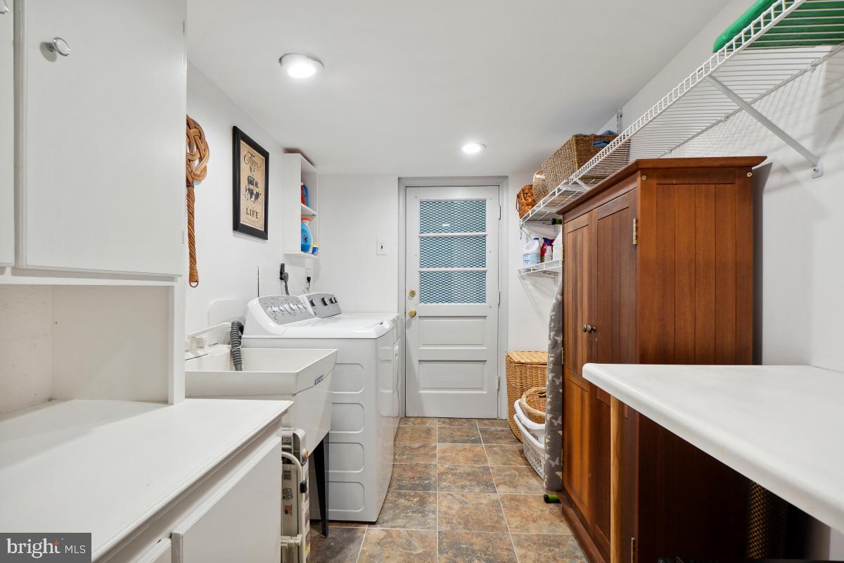 409 Hamilton Avenue Silver Spring, MD 20901 - Photo 40 of 46 laundry