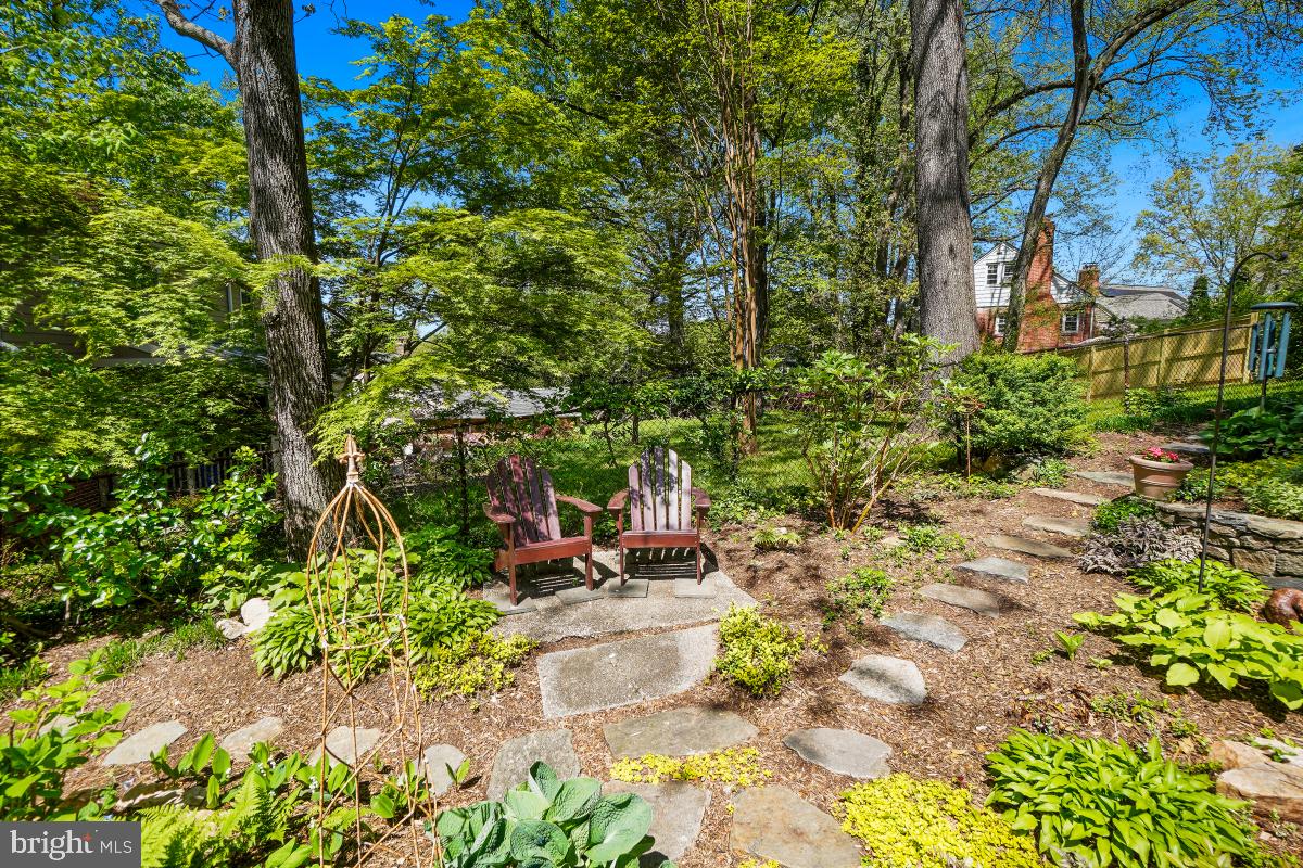 409 Hamilton Avenue Silver Spring, MD 20901 - Photo 45 of 46 so many places to relax in your new home...