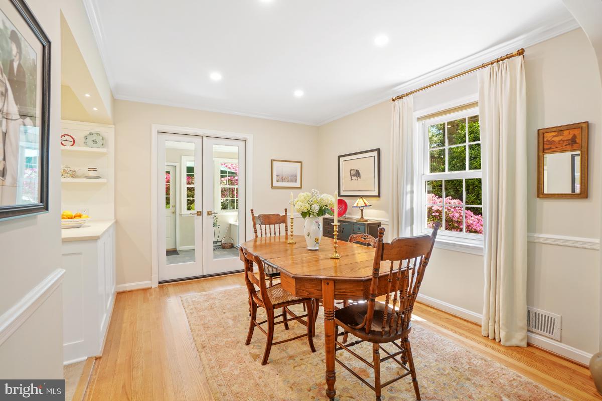 409 Hamilton Avenue Silver Spring, MD 20901 - Photo 8 of 46 dining room