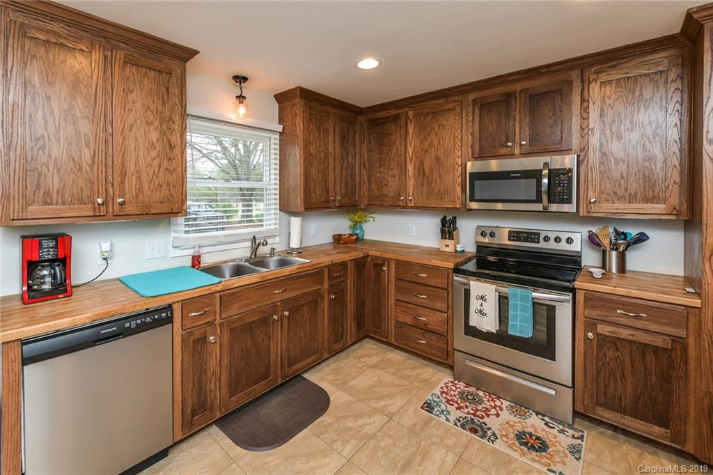 1613 Jim McCarter Road Clover, SC 29710 - Photo 7 of 29 Gallery Image 7