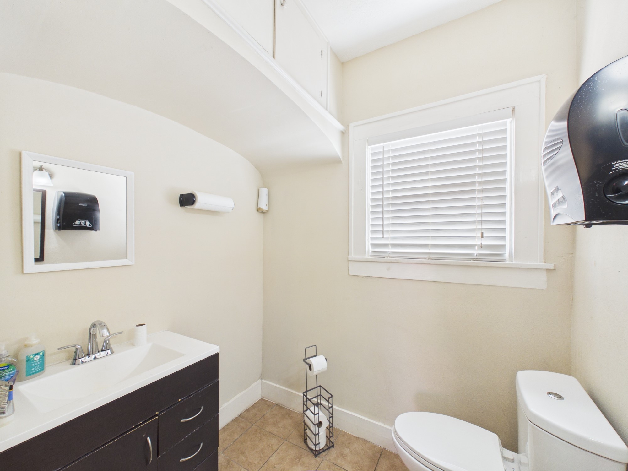 3722 Ocee Street Houston, TX 77063 - Photo 15 of 20 Public Bath