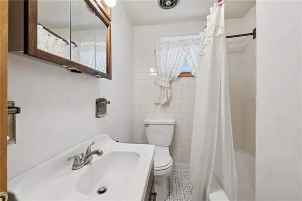 $180,000 | 8044 Gladstone Drive, Irwin, PA 15642