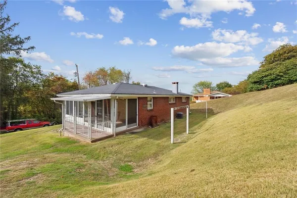 $180,000 | 8044 Gladstone Drive, Irwin, PA 15642