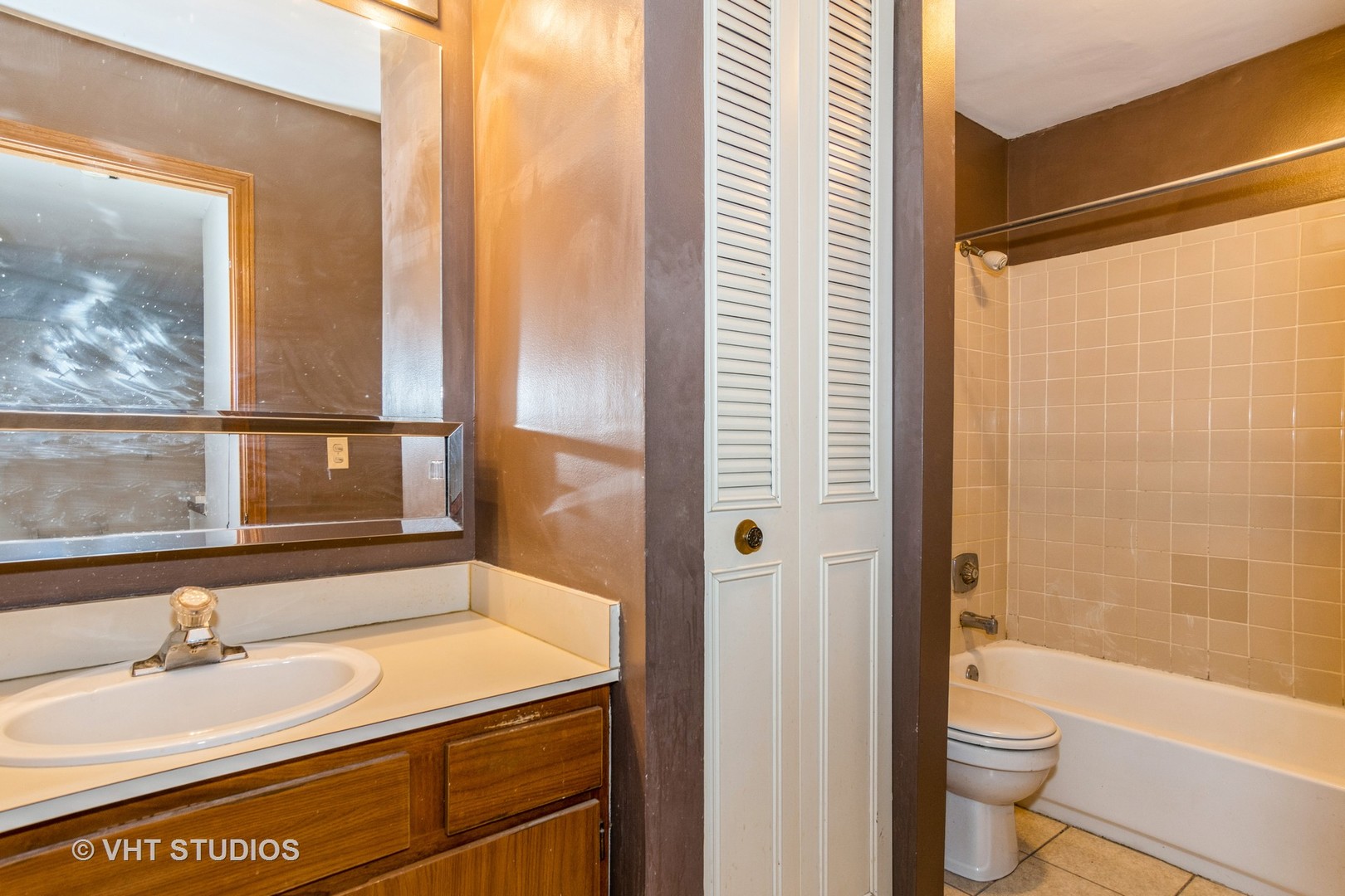 1081 Rodenburg Road, Unit 205 Roselle, IL 60172 - Photo 8 of 9