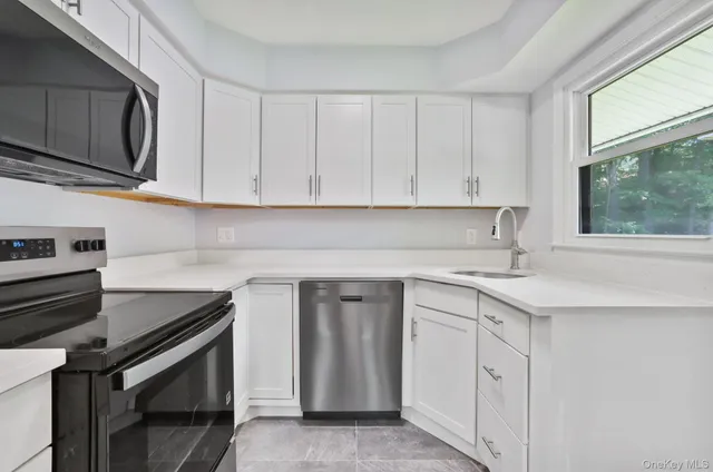 $379,900 | 34 Warwick Place, Unit D, Yorktown Heights, NY 10598