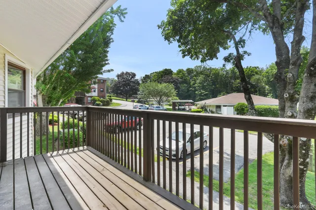 $379,900 | 34 Warwick Place, Unit D, Yorktown Heights, NY 10598