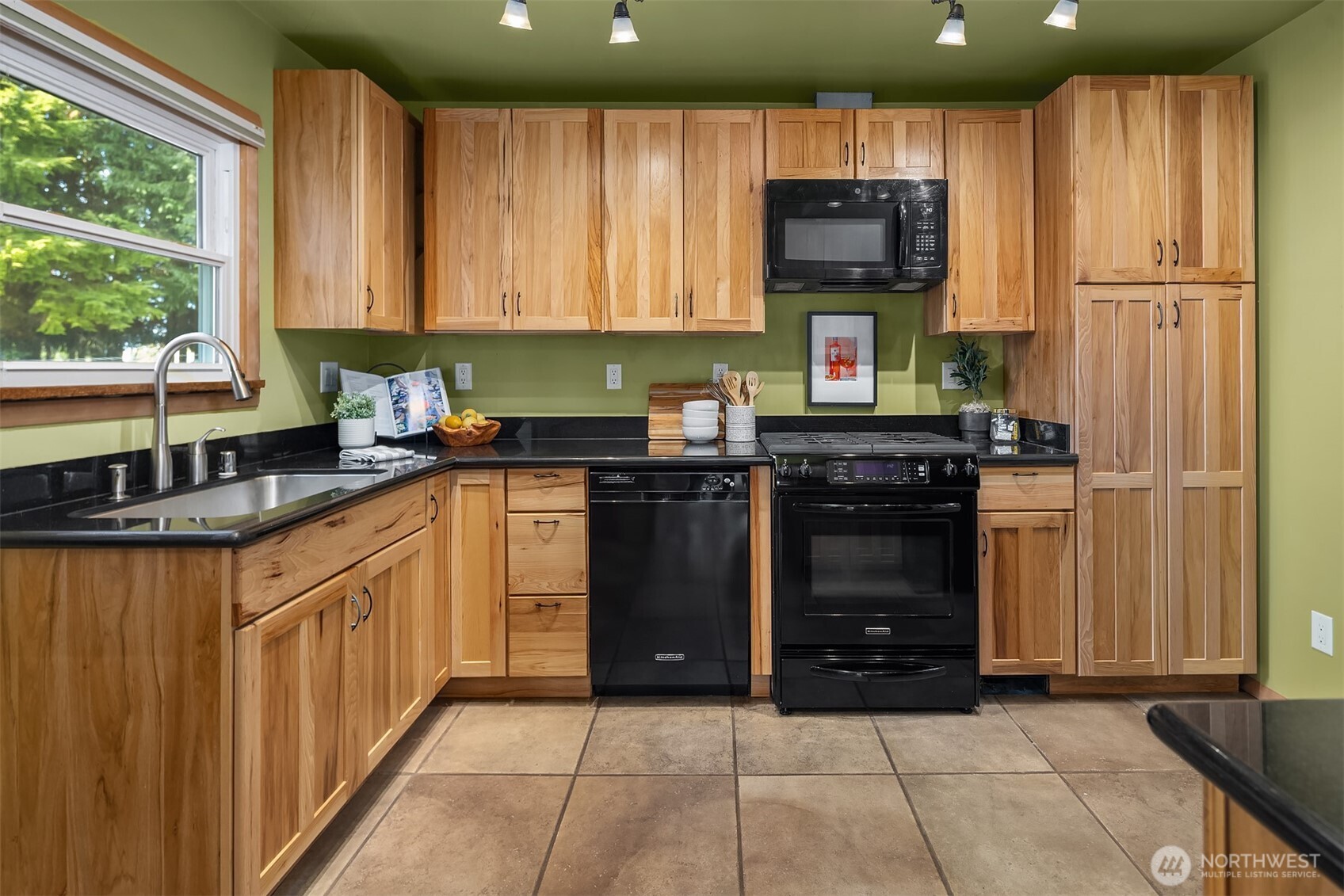 1924 State Street Everett, WA 98201 - Photo 14 of 31