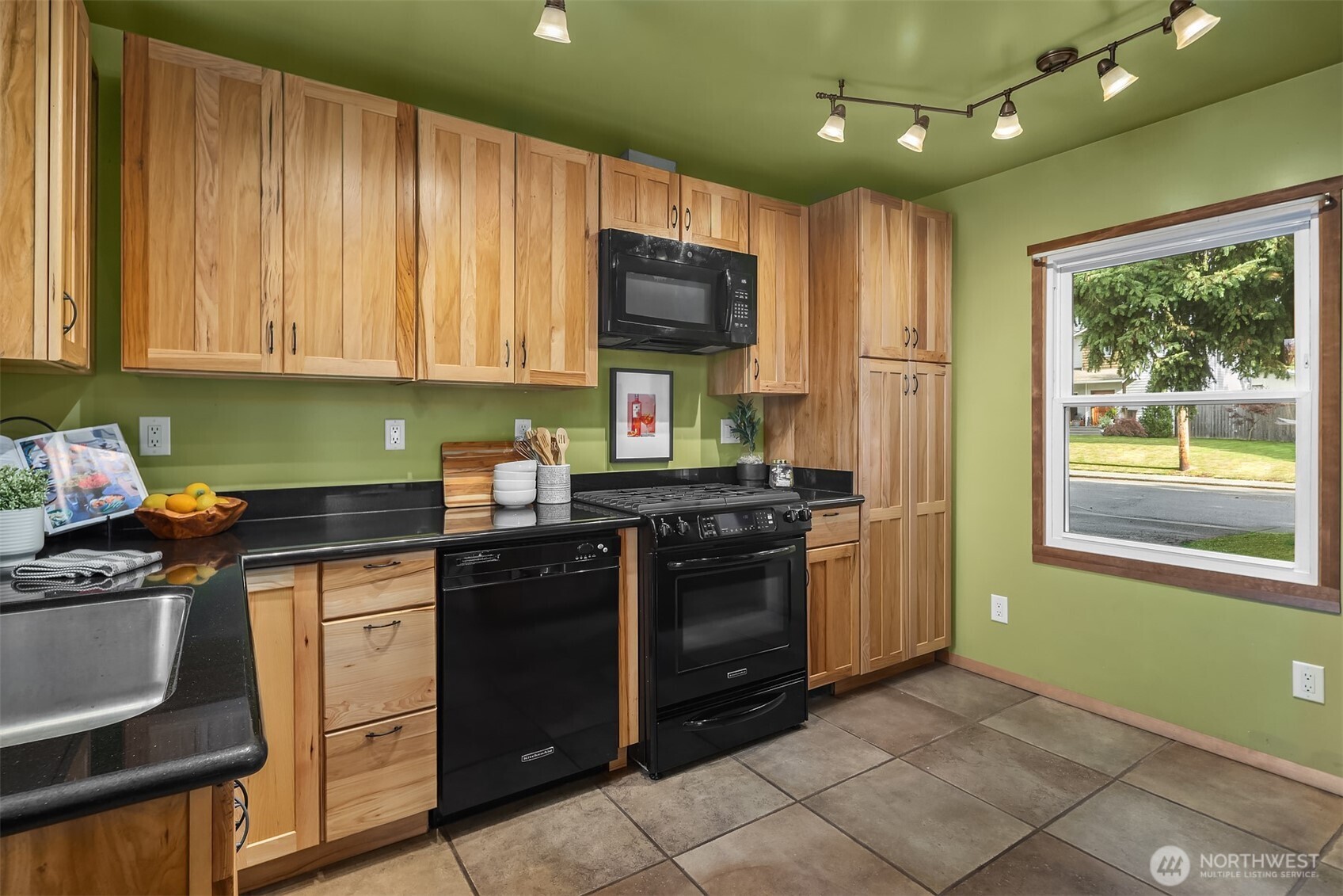 1924 State Street Everett, WA 98201 - Photo 15 of 31