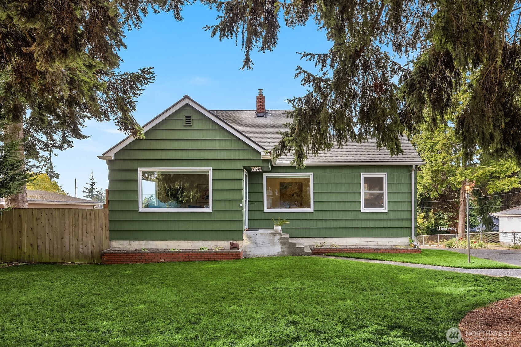 1924 State Street Everett, WA 98201 - Photo 2 of 31