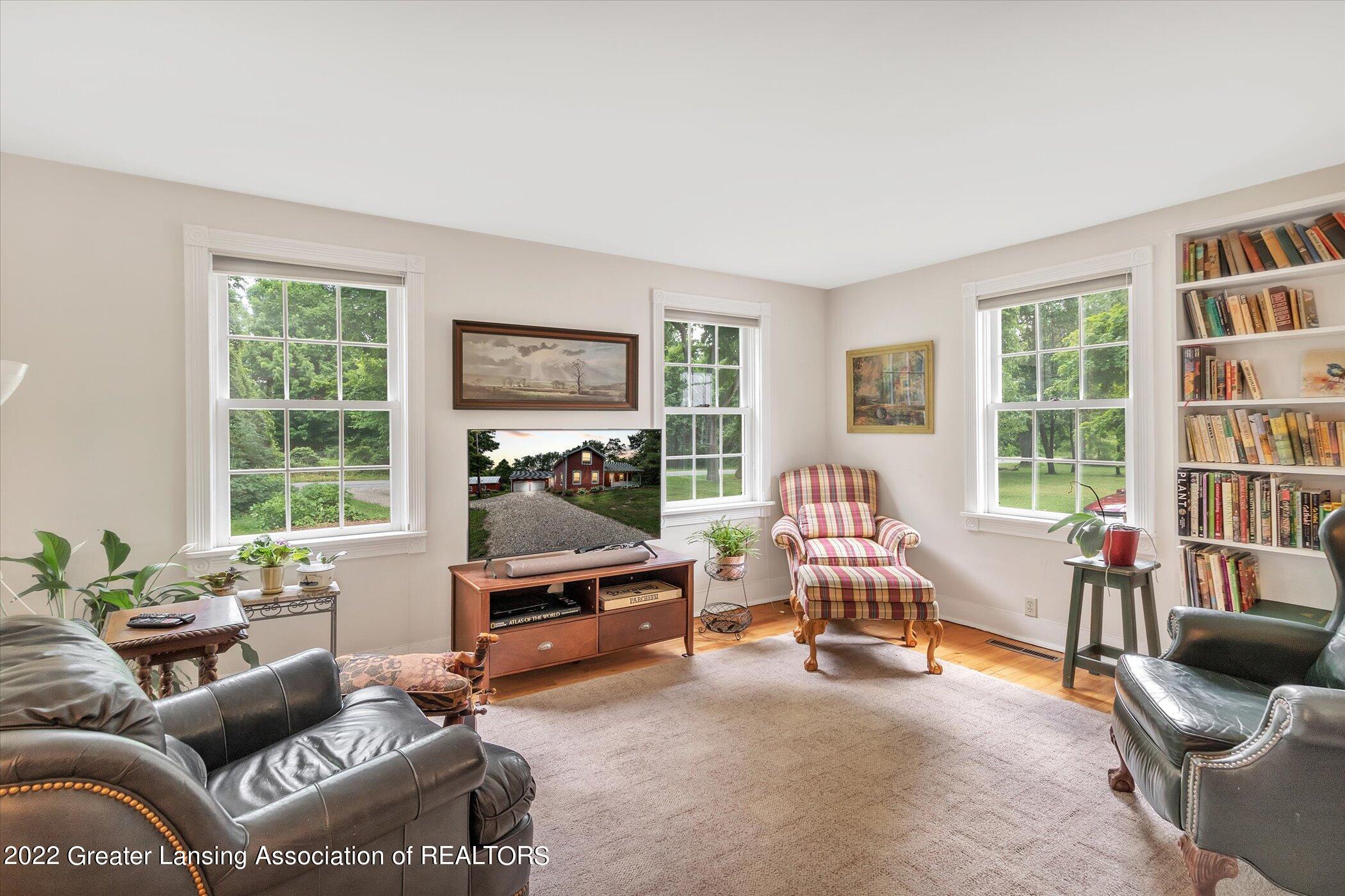 2621 Dobie Road Mason, MI 48854 - Photo 10 of 55 Living Room