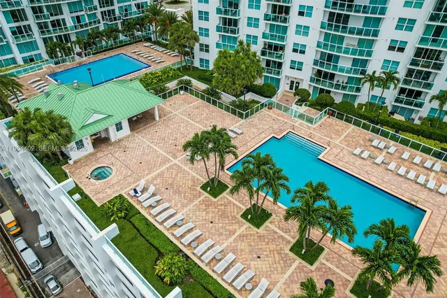 $3,200 | 41 Southeast 5th Street, Unit 1112, Miami, FL 33131