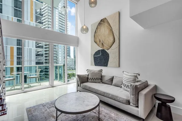 $3,200 | 41 Southeast 5th Street, Unit 1112, Miami, FL 33131