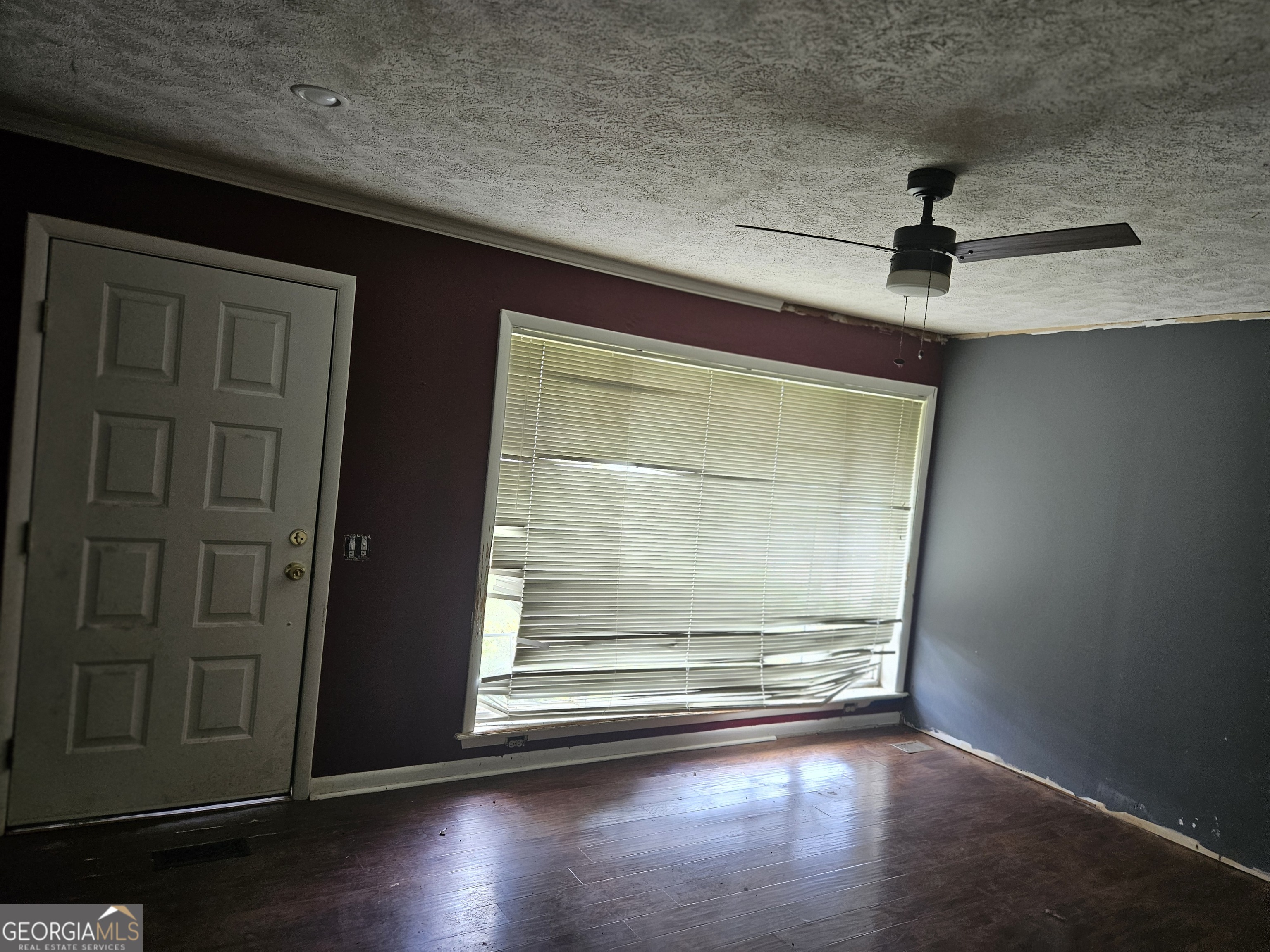 57 Pine Street Hazlehurst, GA 31539 - Photo 11 of 18 FRONT ROOM