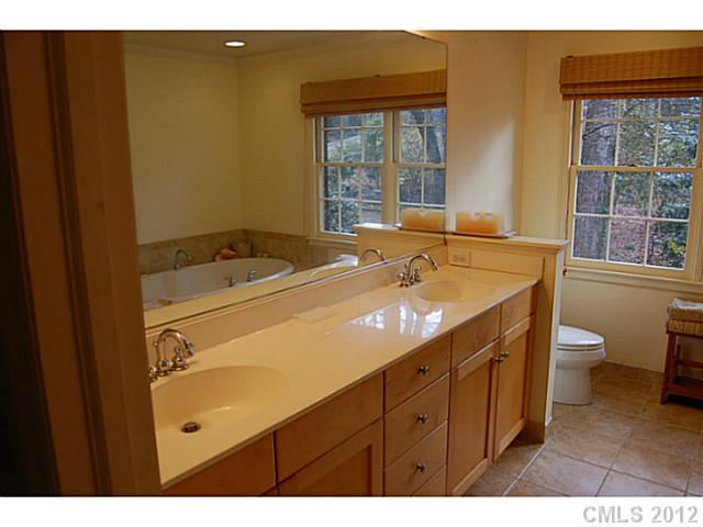 3909 Churchill Road, Unit 18 Charlotte, NC 28211 - Photo 11 of 13 Gallery Image 11