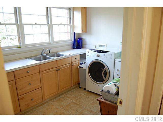 3909 Churchill Road, Unit 18 Charlotte, NC 28211 - Photo 12 of 13 Gallery Image 12