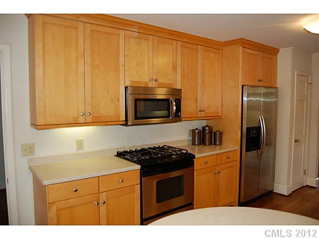 3909 Churchill Road, Unit 18 Charlotte, NC 28211 - Photo 6 of 13 Gallery Image 6