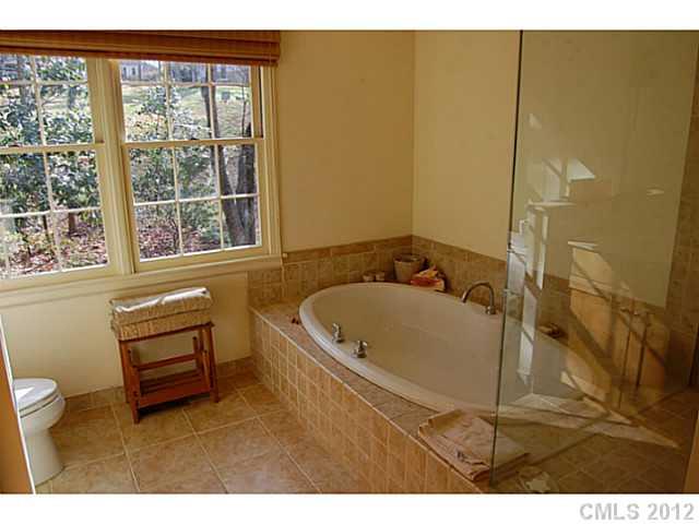 3909 Churchill Road, Unit 18 Charlotte, NC 28211 - Photo 9 of 13 Gallery Image 9