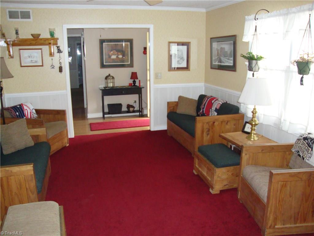 6550 Hunt Road Pleasant Garden, NC 27313 - Photo 8 of 26 Living room
