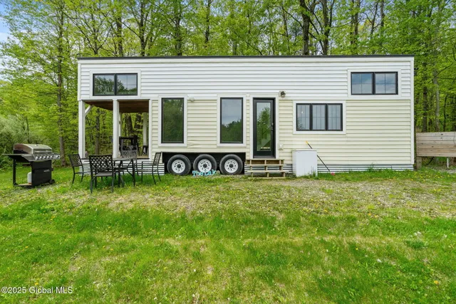 $1,999,900 | 380-382 Lape Road, Schodack, NY 12123